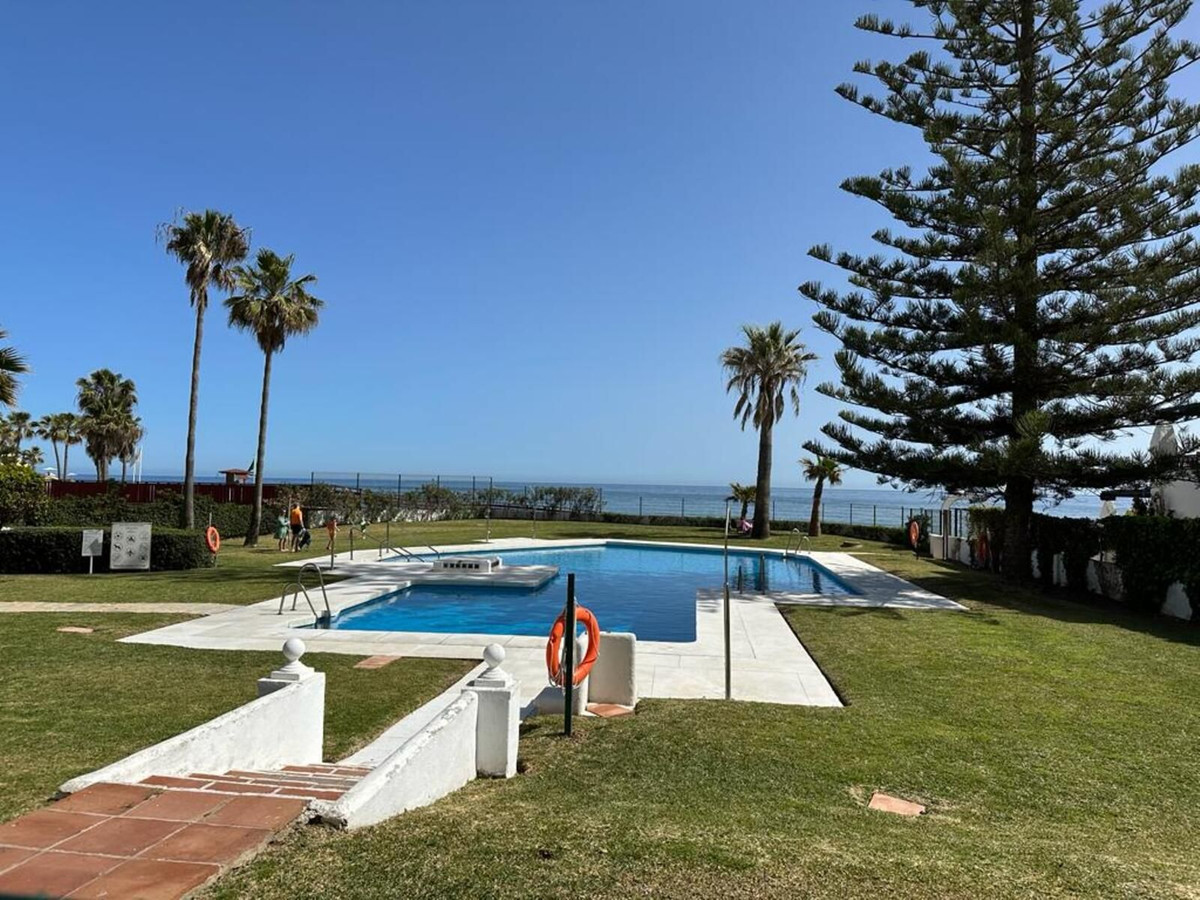 Apartamentos de 4 dormitorios en venta en Calahonda – R5191963