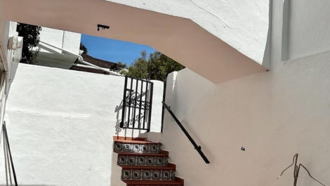 Apartamentos de 4 dormitorios en venta en Calahonda – R5191963