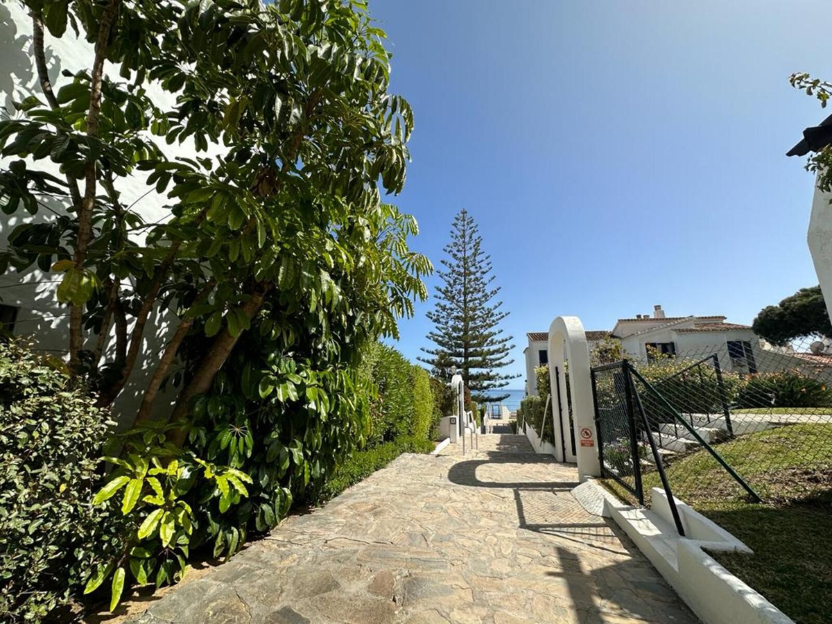 Apartamentos de 4 dormitorios en venta en Calahonda – R5191963