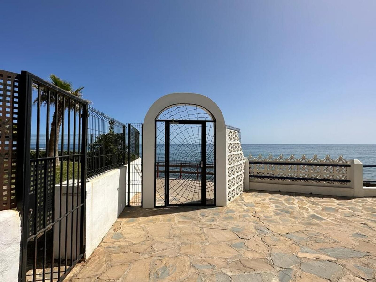 Apartamentos de 4 dormitorios en venta en Calahonda – R5191963