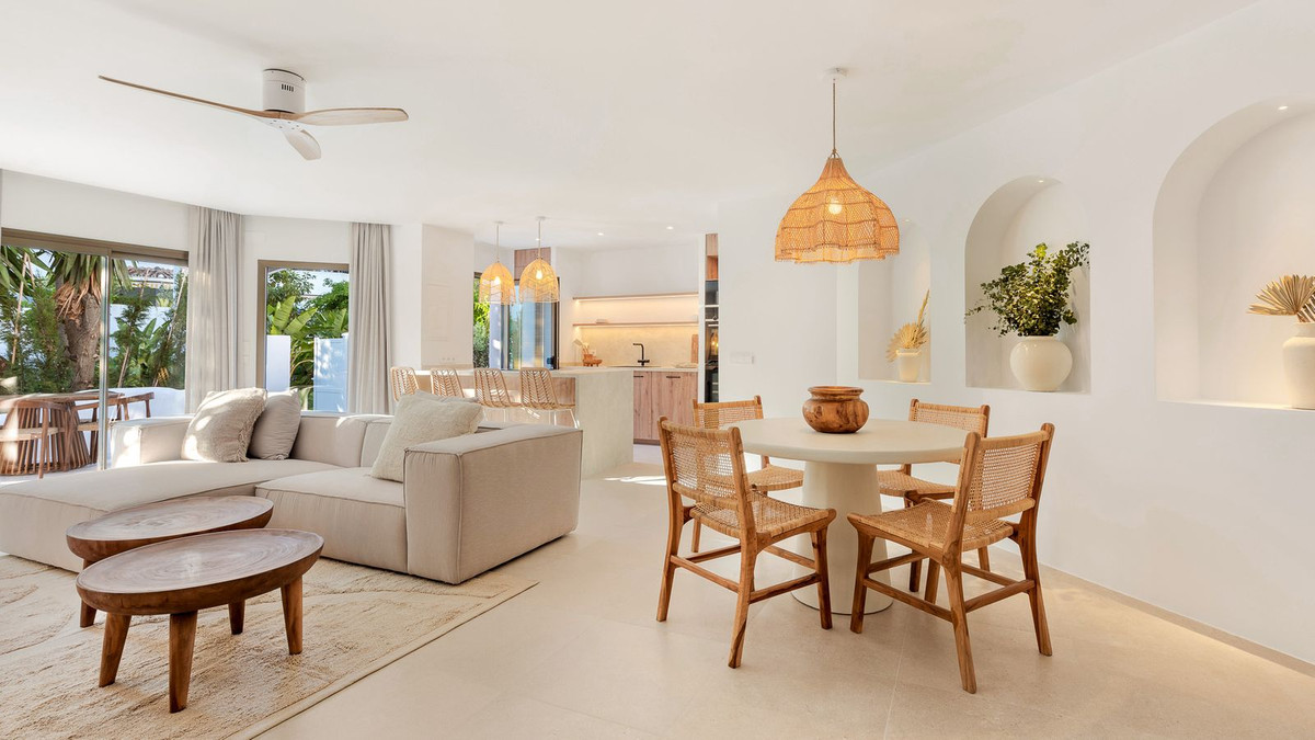 2 bedroom Apartments for sale in Elviria – R5218345