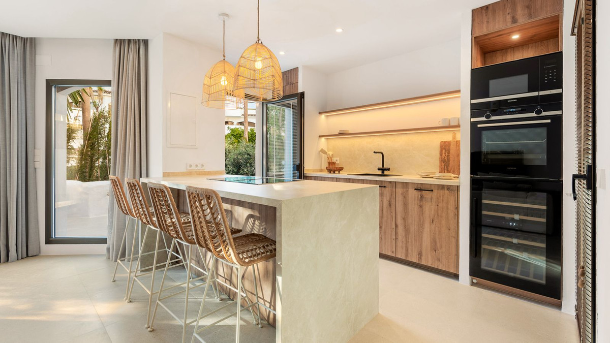 2 bedroom Apartments for sale in Elviria – R5218345