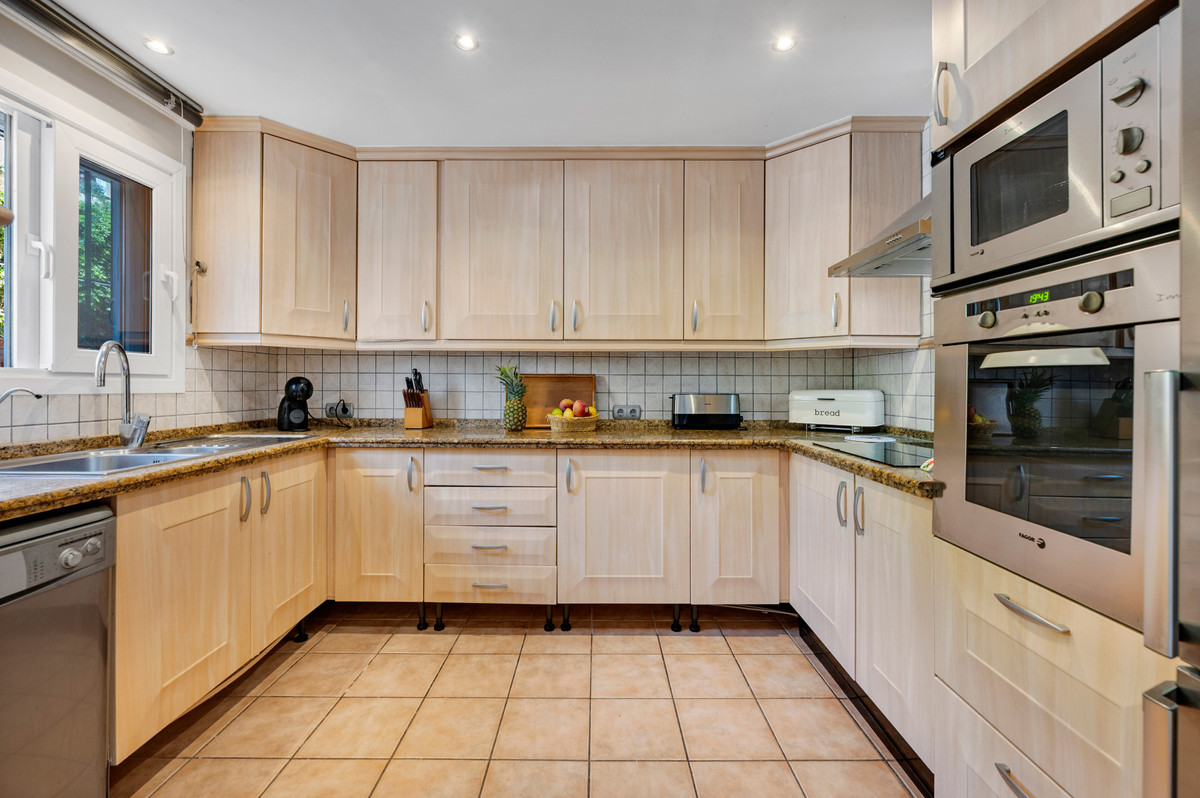 4 bedroom Townhouses for sale in El Rosario – R5133715