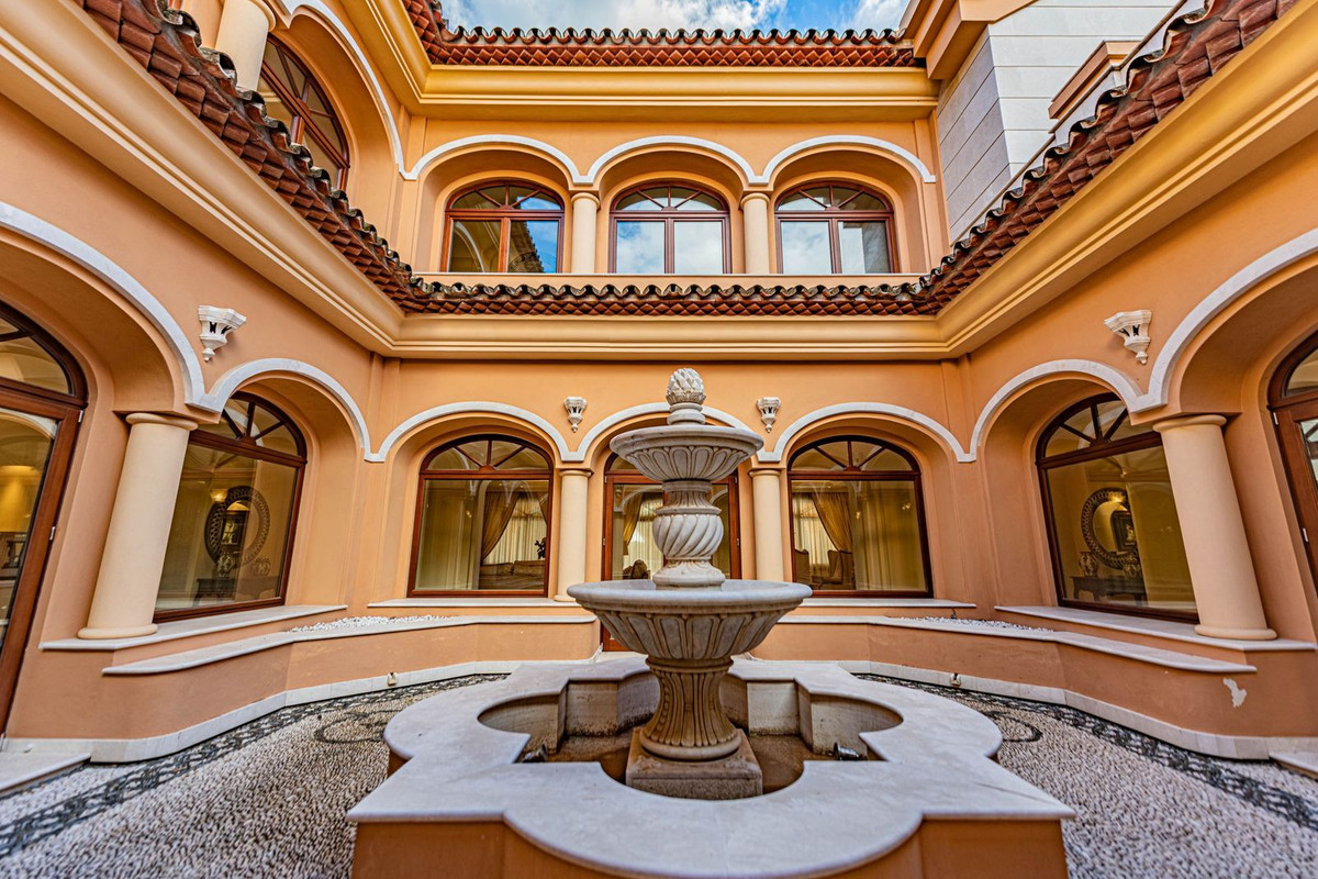 Villas de 8 dormitorios en venta en Guadalmina Baja – R4189078