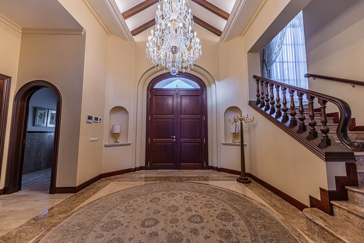 Villas de 8 dormitorios en venta en Guadalmina Baja – R4189078