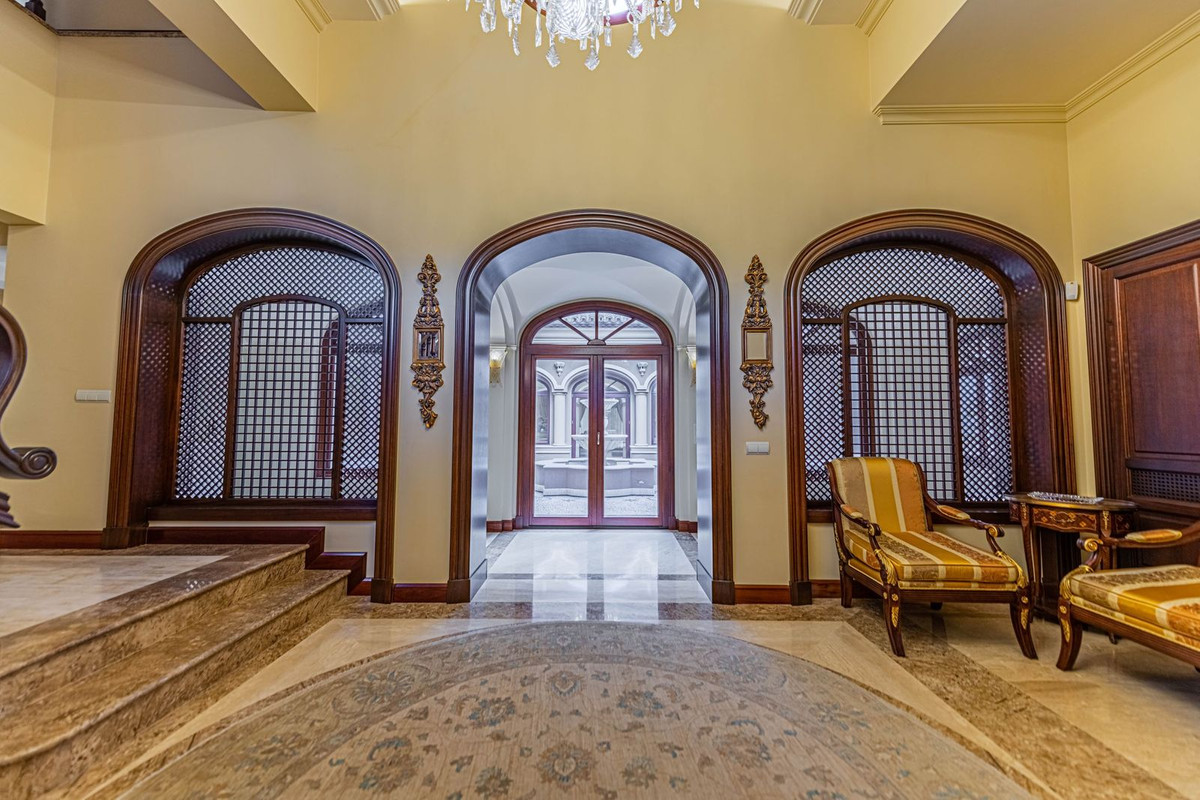 Villas de 8 dormitorios en venta en Guadalmina Baja – R4189078