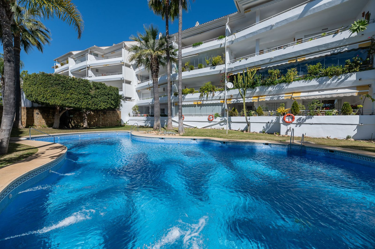 Apartamentos de 3 dormitorios en venta en Guadalmina Baja – R5222326 Apartamentos de 3 dormitorios en venta en Guadalmina Baja – R5222326