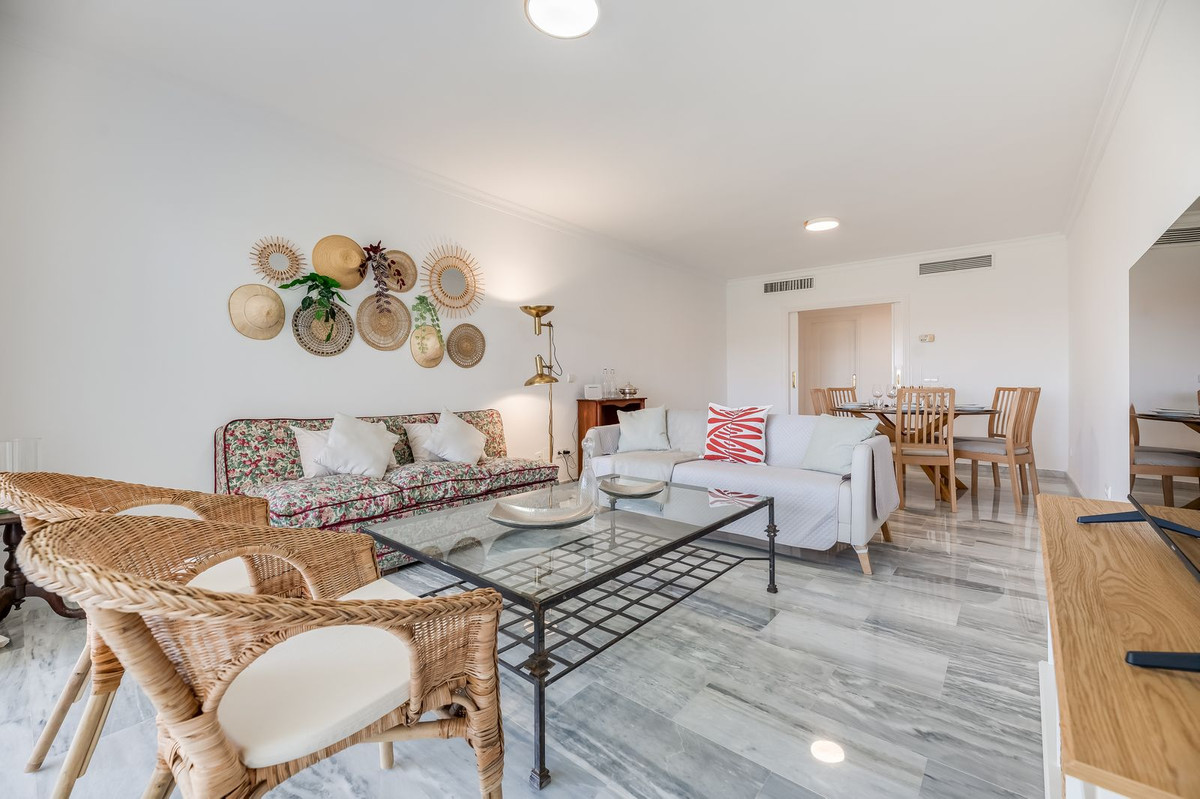 Apartamentos de 3 dormitorios en venta en Guadalmina Baja – R5222326 Apartamentos de 3 dormitorios en venta en Guadalmina Baja – R5222326