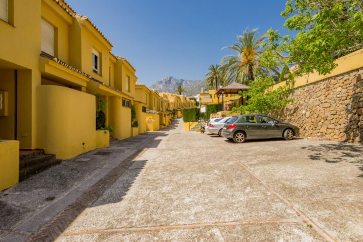 3 bedroom Townhouses for sale in Marbella – R3752761