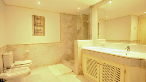 2 bedroom Penthouses for sale in Elviria – R5226184