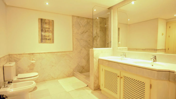 2 bedroom Penthouses for sale in Elviria – R5226184 in 