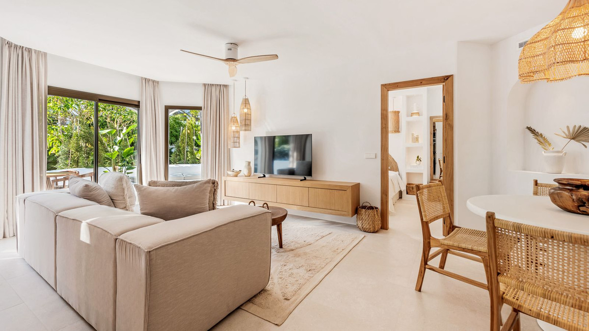 2 bedroom Apartments for sale in Elviria – R5218318