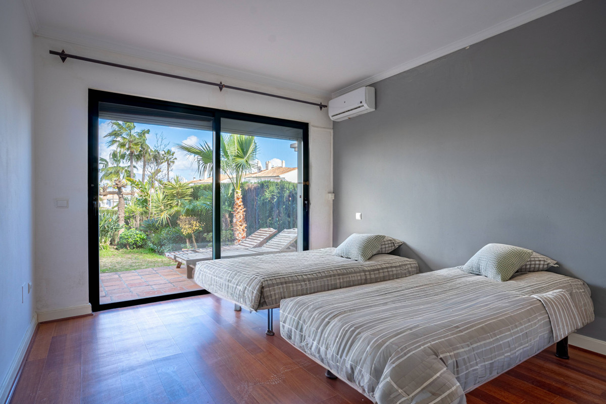 3 bedroom Semi-detached for sale in Riviera del Sol – R5061991