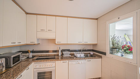 Apartamentos de 3 dormitorios en venta en Atalaya – R5152120