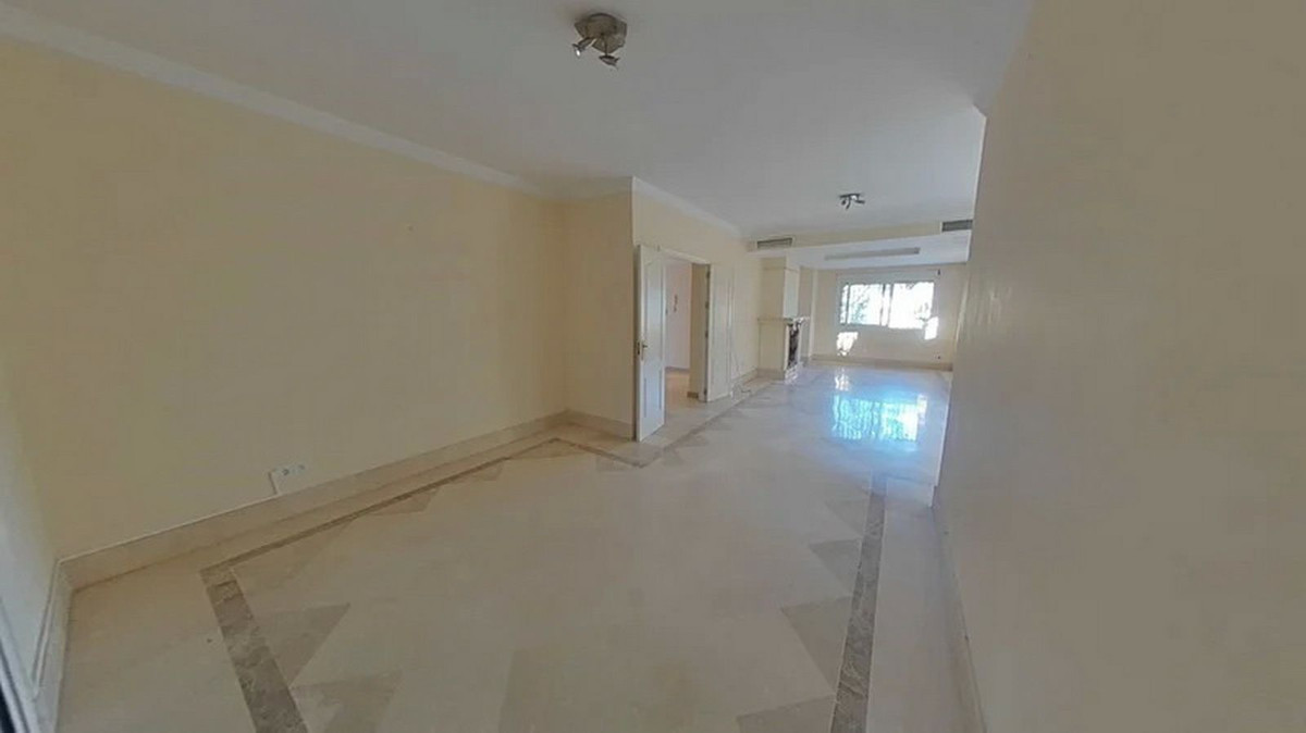 5 bedroom Villas for sale in Marbella – R5211886