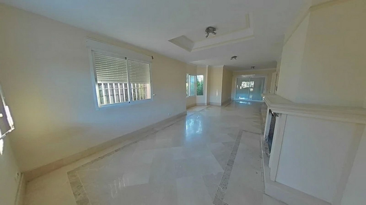 5 bedroom Villas for sale in Marbella – R5211886