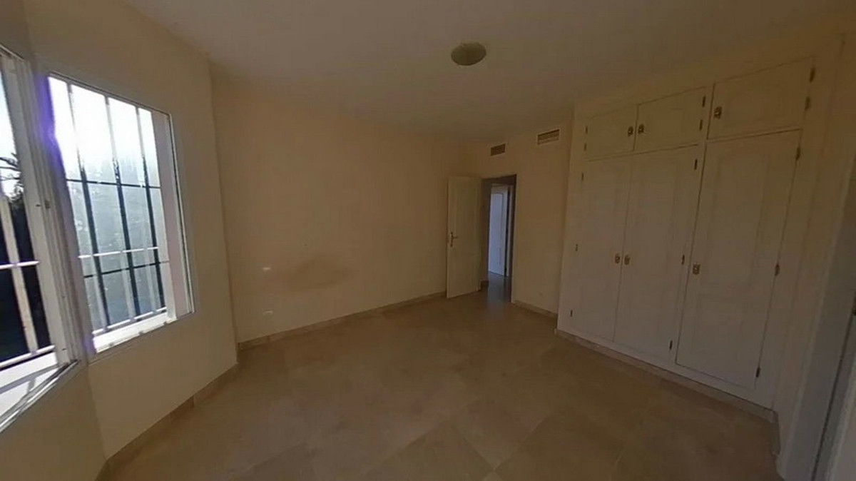 5 bedroom Villas for sale in Marbella – R5211886