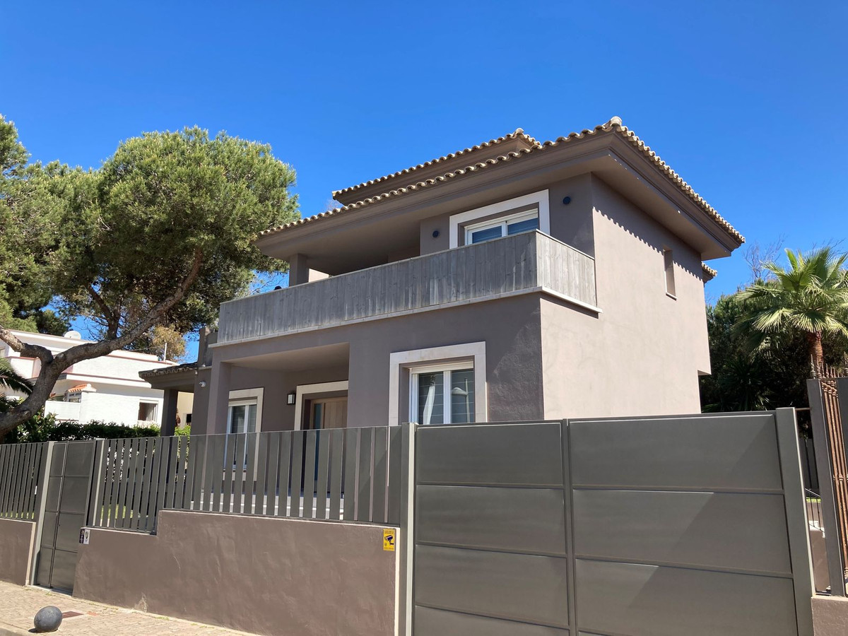 Villas de 5 dormitorios en venta en Elviria – R4059655