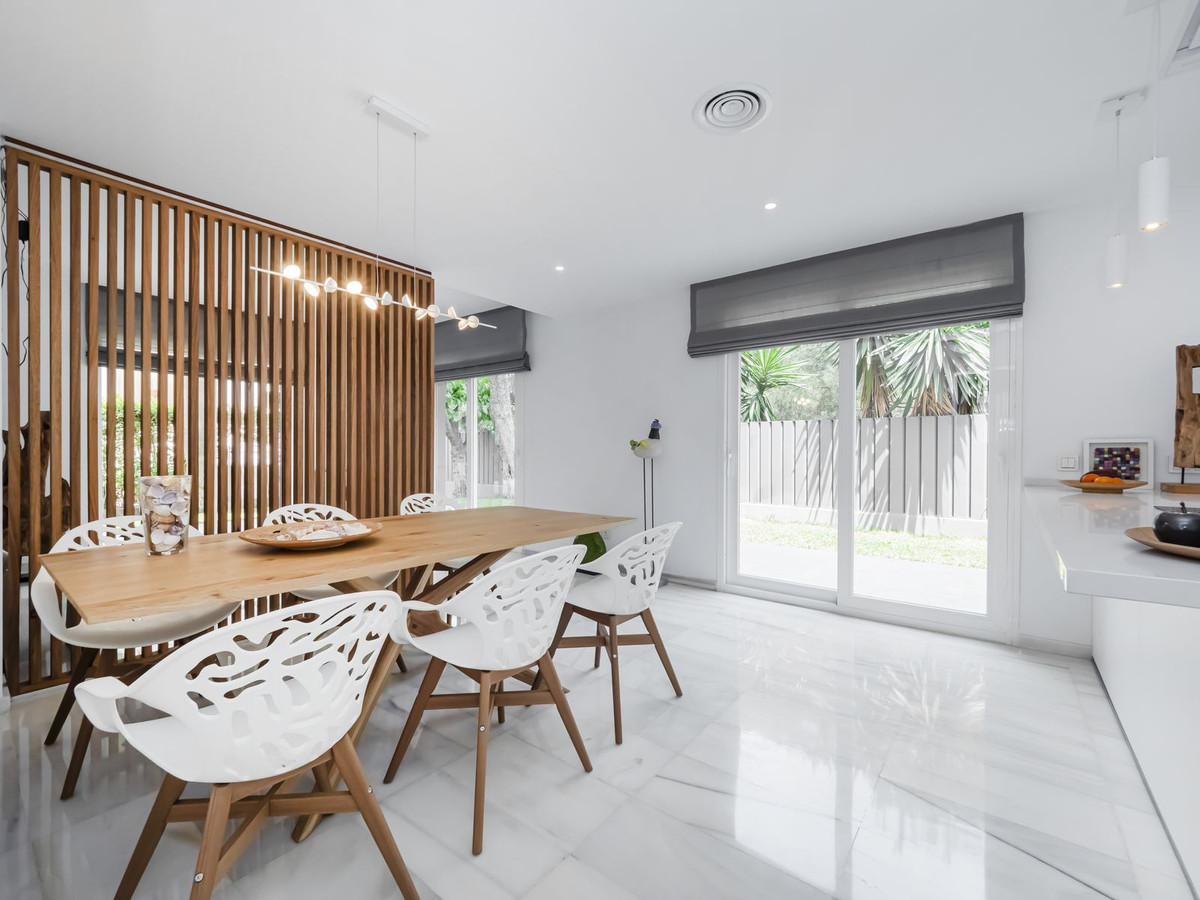 Villas de 5 dormitorios en venta en Elviria – R4059655