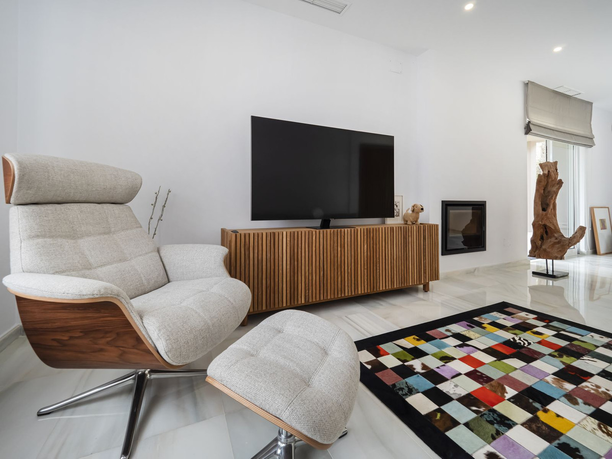 Villas de 5 dormitorios en venta en Elviria – R4059655