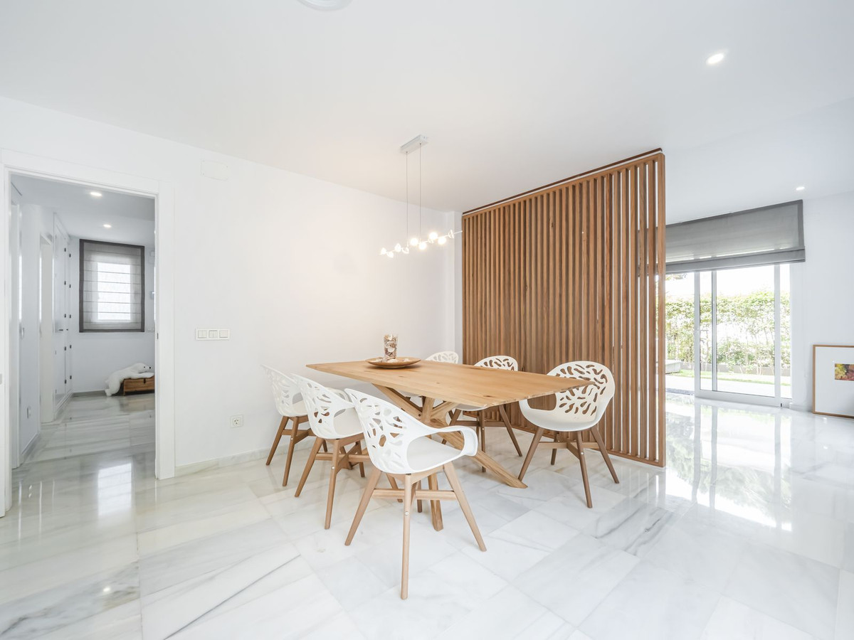 Villas de 5 dormitorios en venta en Elviria – R4059655