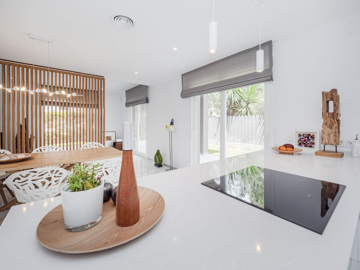 Villas de 5 dormitorios en venta en Elviria – R4059655