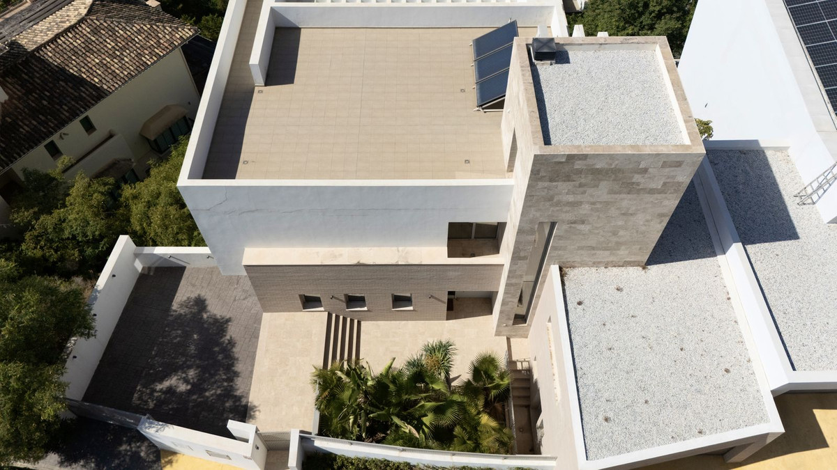 6 bedroom Villas for sale in Los Arqueros – R5214310