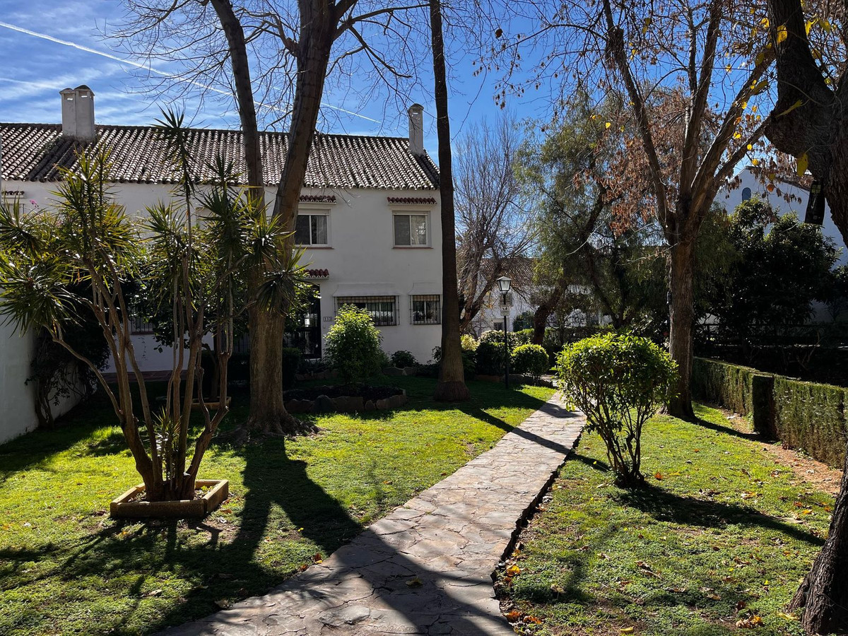 Adosados de 5 dormitorios en venta en Marbella – R5188051