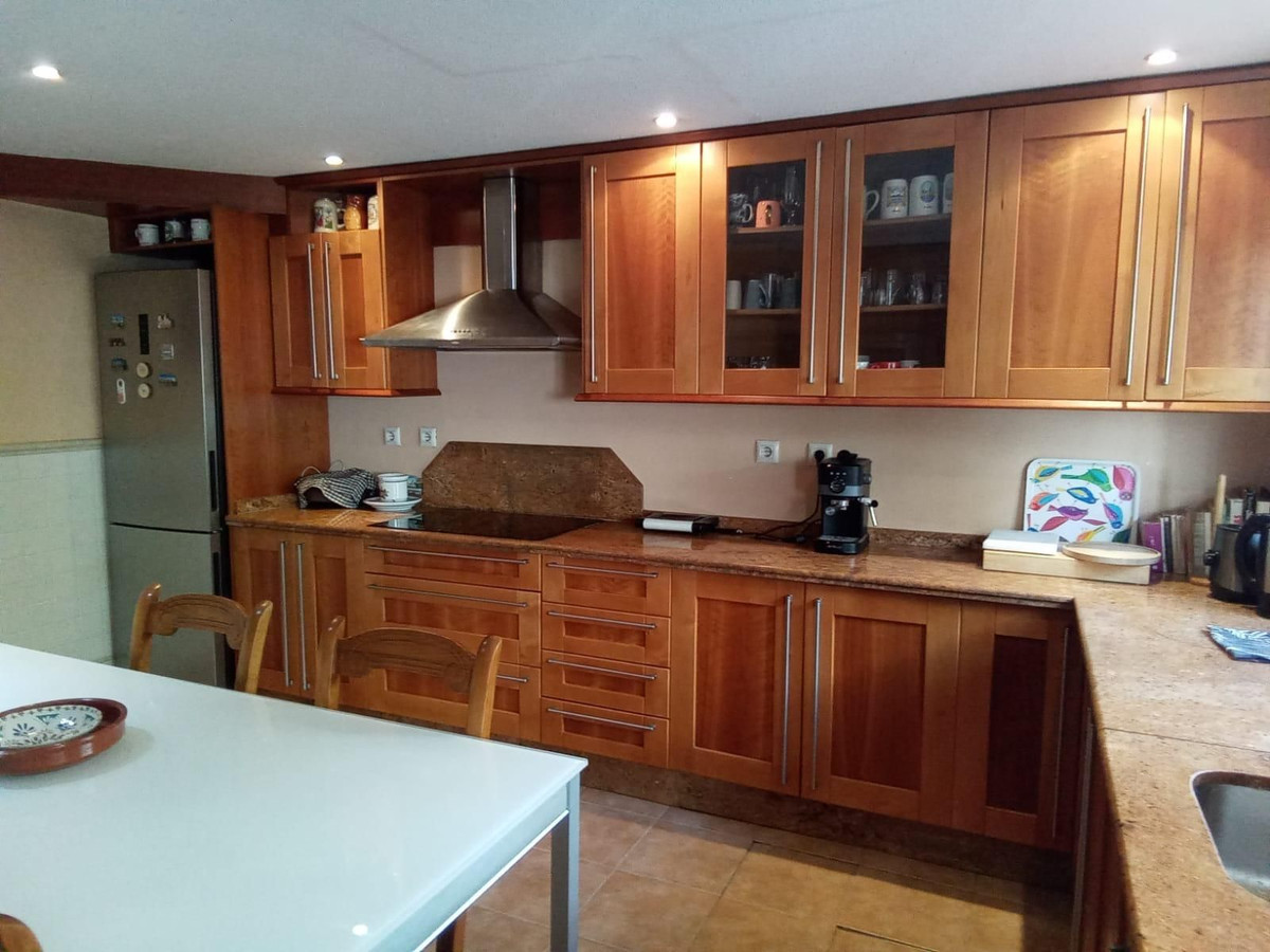 Adosados de 5 dormitorios en venta en Marbella – R5188051