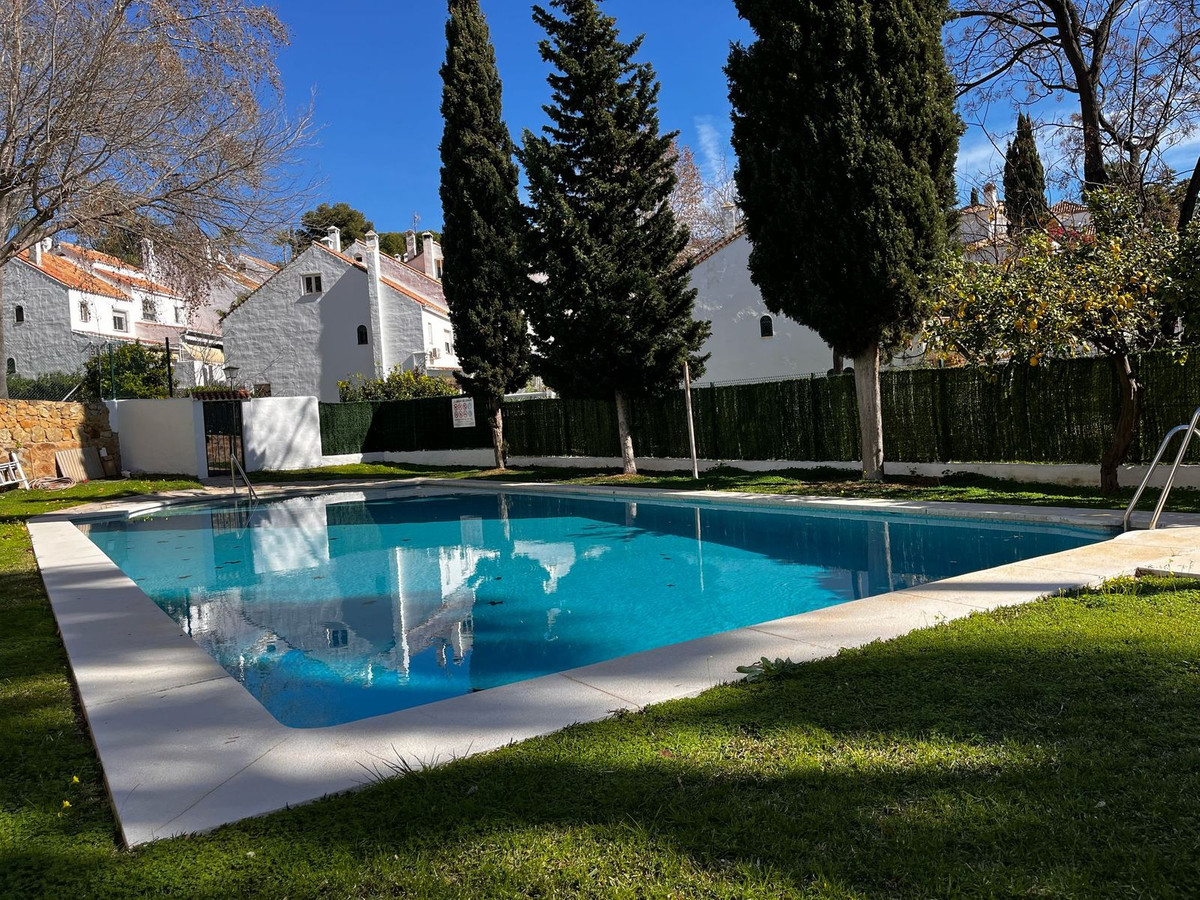 Adosados de 5 dormitorios en venta en Marbella – R5188051