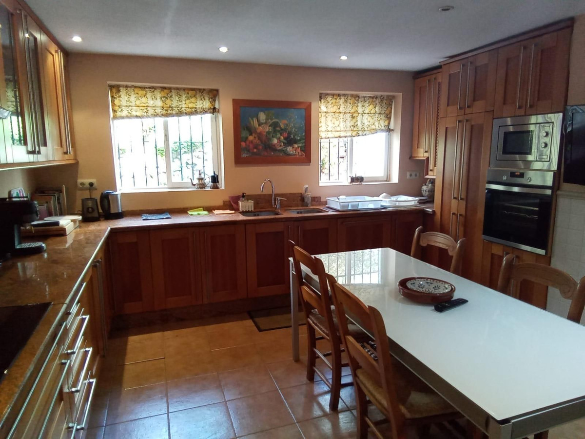 Adosados de 5 dormitorios en venta en Marbella – R5188051