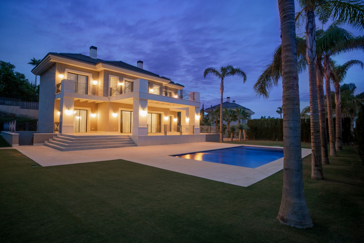 6 bedroom Villas for sale in Los Flamingos – R4956700