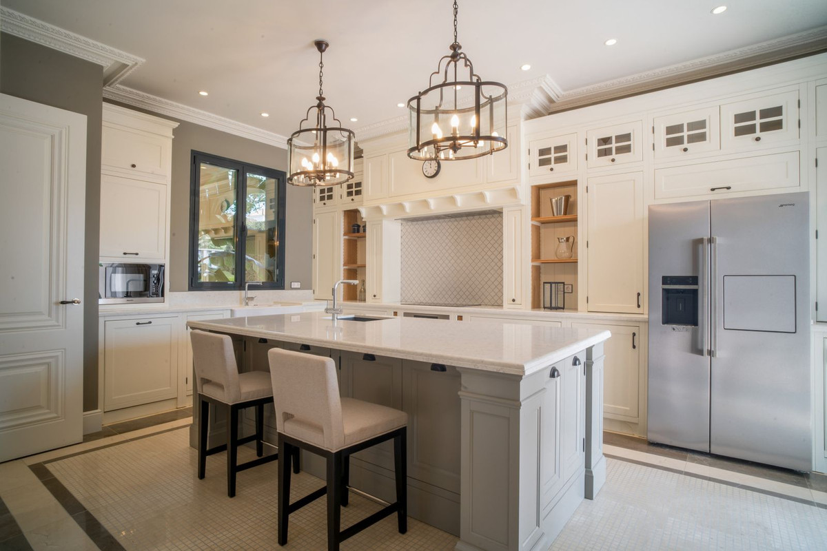 6 bedroom Villas for sale in Los Flamingos – R4956700