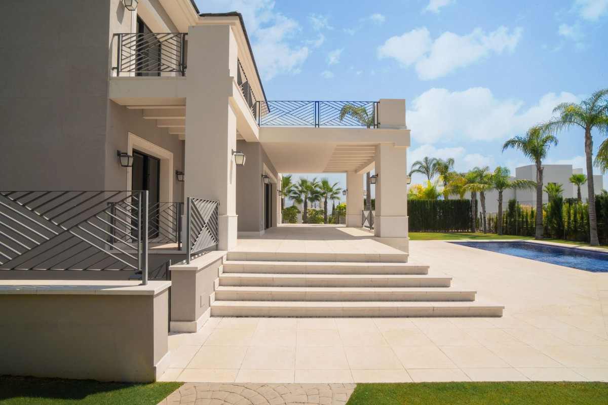 6 bedroom Villas for sale in Los Flamingos – R4956700