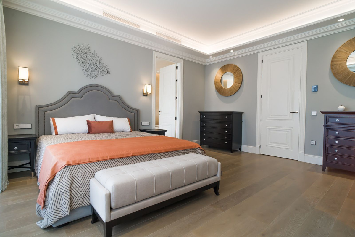 6 bedroom Villas for sale in Los Flamingos – R4956700