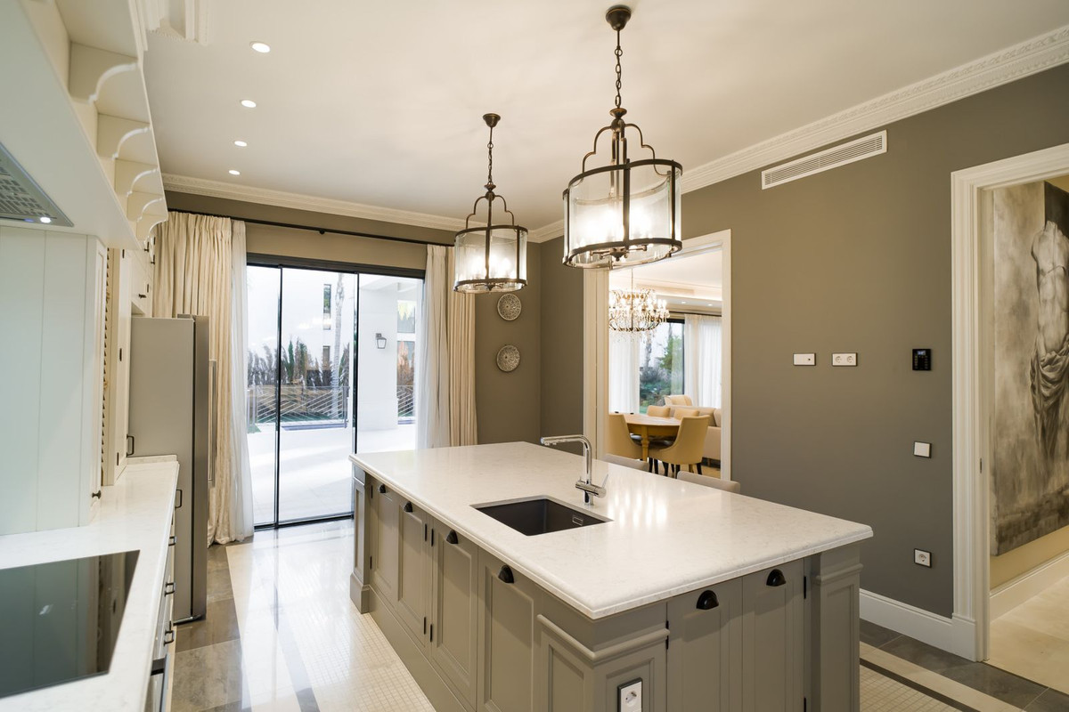 6 bedroom Villas for sale in Los Flamingos – R4956700