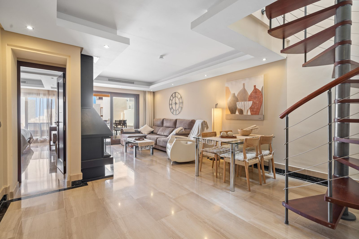 4 bedroom Apartments for sale in Nueva Milla de Oro – R5183215