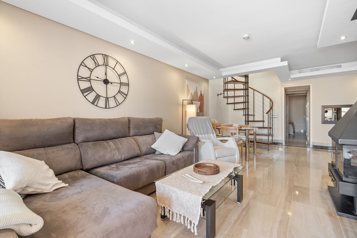 4 bedroom Apartments for sale in Nueva Milla de Oro – R5183215