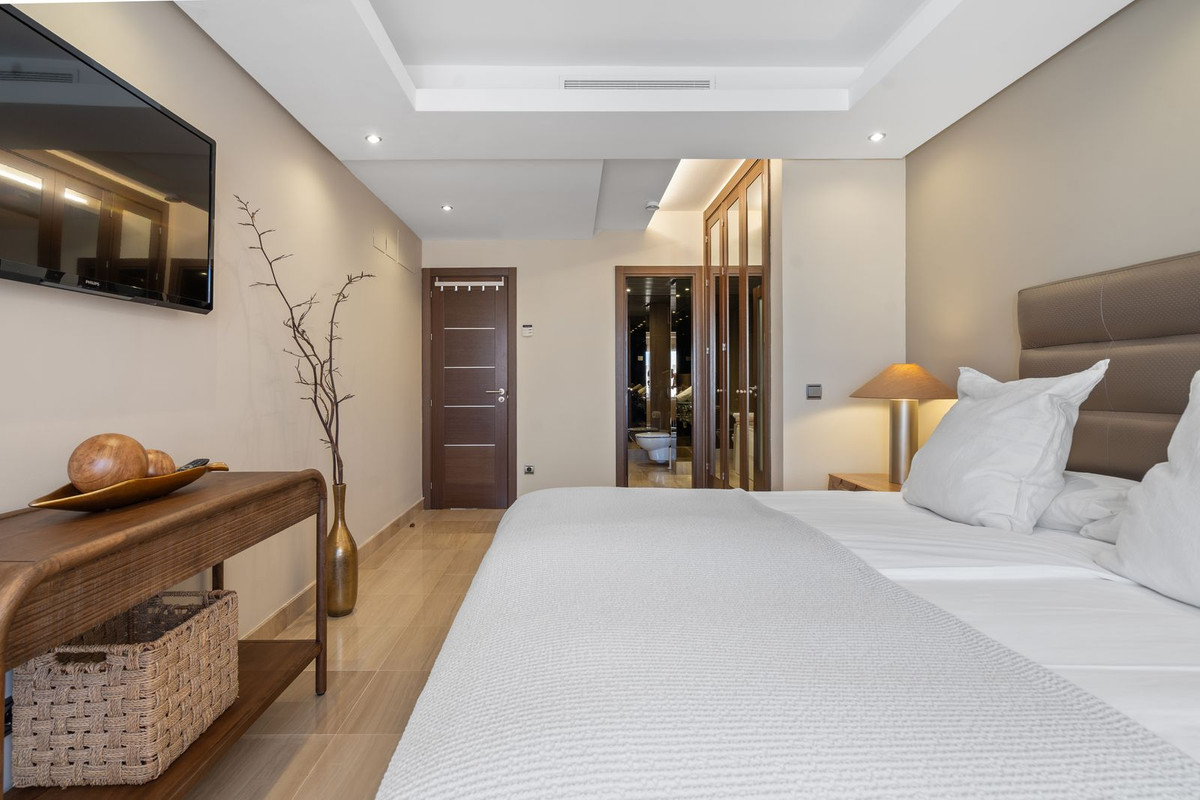 4 bedroom Apartments for sale in Nueva Milla de Oro – R5183215