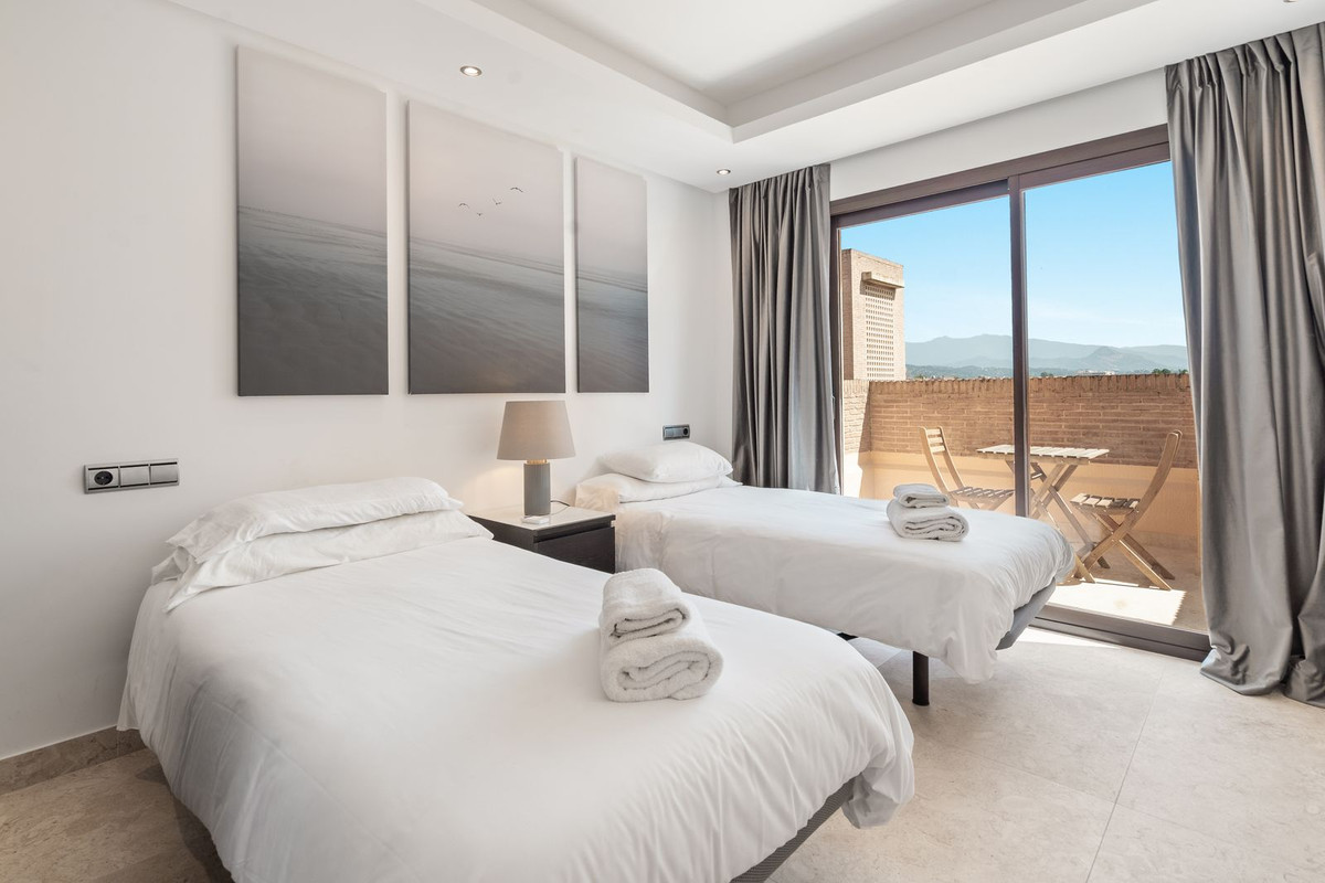 4 bedroom Apartments for sale in Nueva Milla de Oro – R5183215