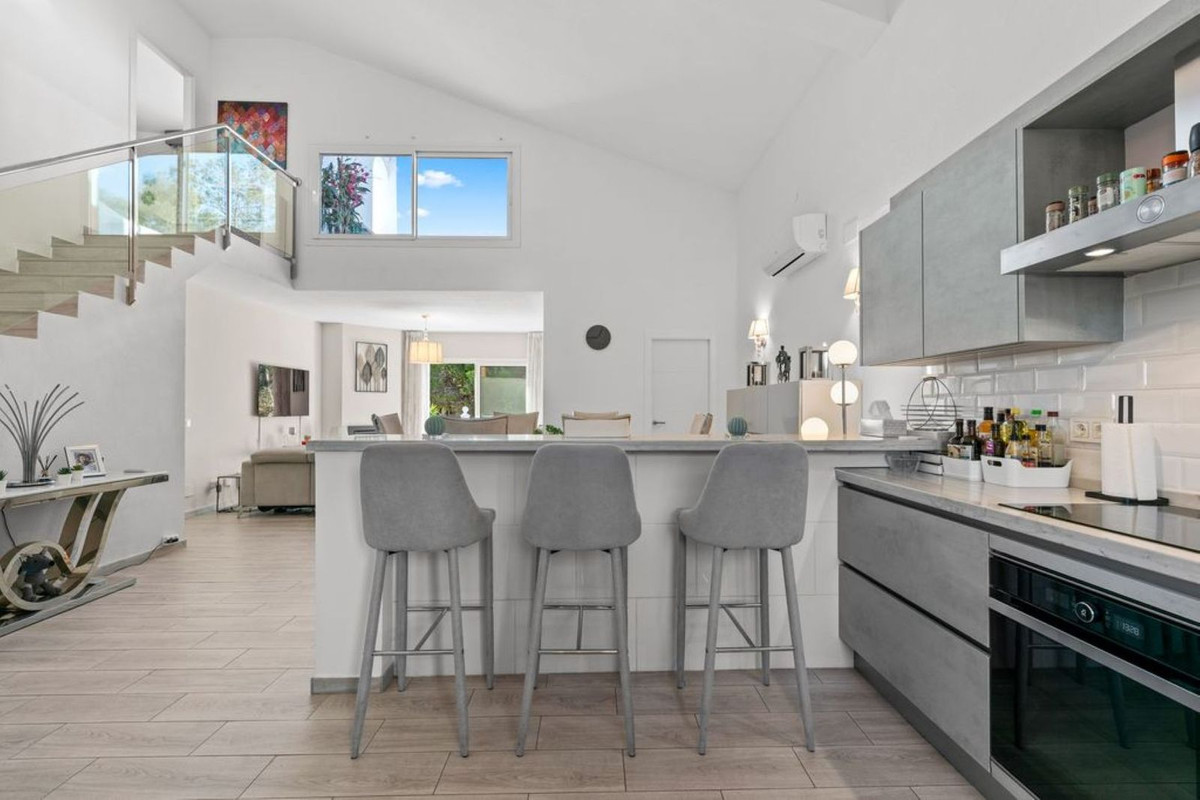 4 bedroom Townhouses for sale in Calahonda – R5229649