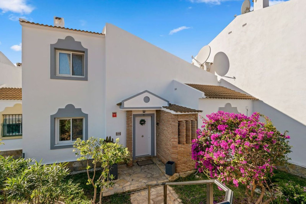 4 bedroom Townhouses for sale in Calahonda – R5229649