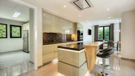 6 bedroom Villas for sale in Sierra Blanca – R5210887