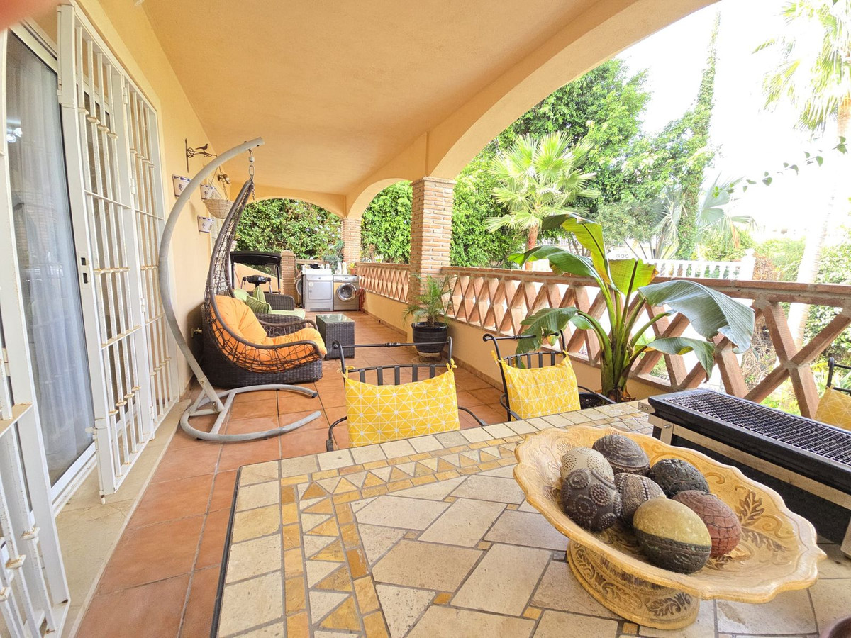 4 bedroom Villas for sale in Riviera del Sol – R5195452