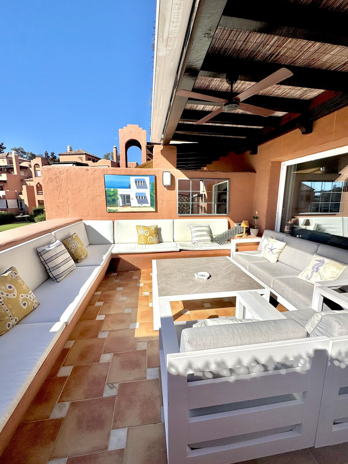 Apartamentos de 4 dormitorios en venta en Guadalmina Baja – R5205988