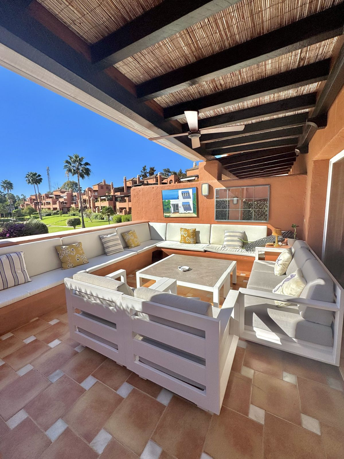 Apartamentos de 4 dormitorios en venta en Guadalmina Baja – R5205988