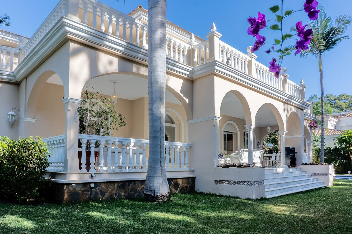 Villas de 5 dormitorios en venta en Nueva Milla de Oro – R5234575 Villas de 5 dormitorios en venta en Nueva Milla de Oro – R5234575