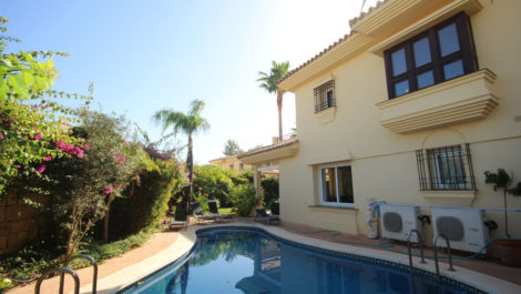 Villas de 3 dormitorios en venta en Riviera del Sol – R5191654