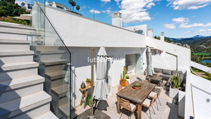 Aticos de 3 dormitorios en venta en La Quinta – R5171212 en 