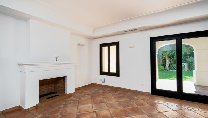 6 bedroom Villas for sale in Guadalmina Baja – R5209114 in 